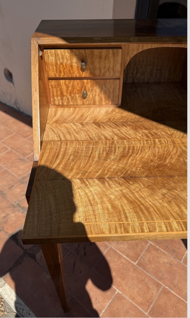 Ribalta del XIX secolo realizzata in legno massello di noce con raffinati inserti in acero-photo-3