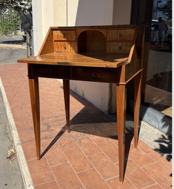 Ribalta del XIX secolo realizzata in legno massello di noce con raffinati inserti in acero-photo-4