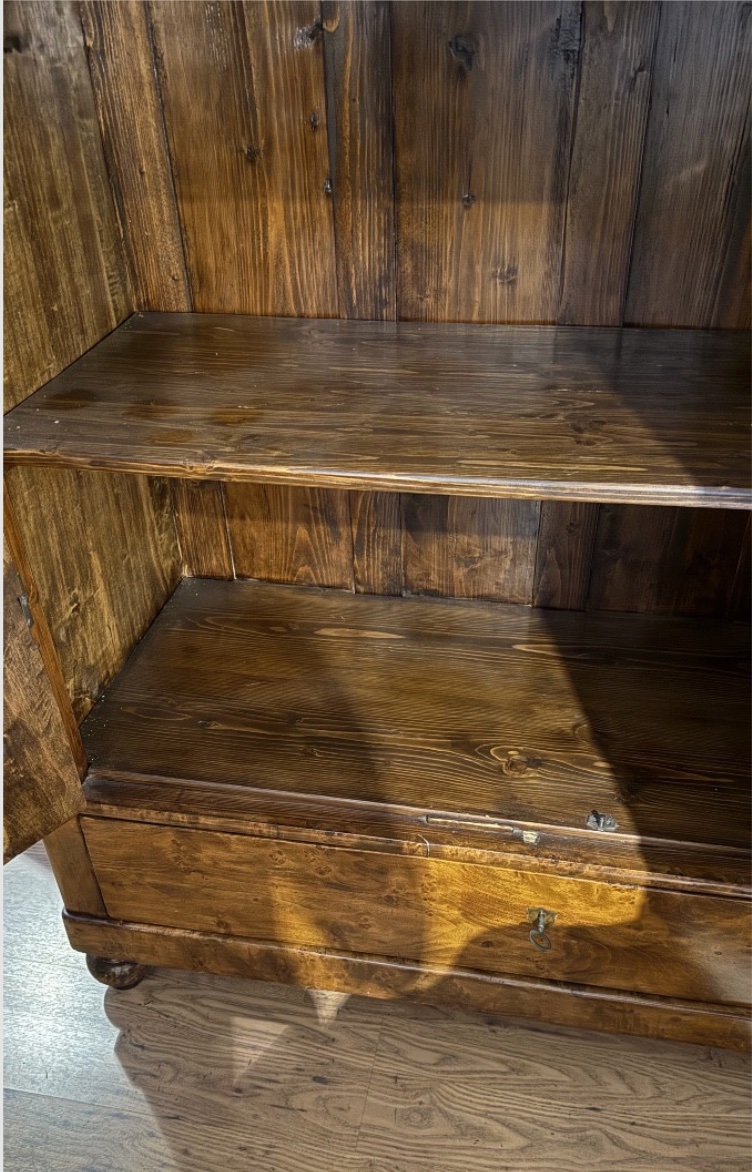 Armadio a due ante e un cassetto in massello di noce – Primo '900-photo-3