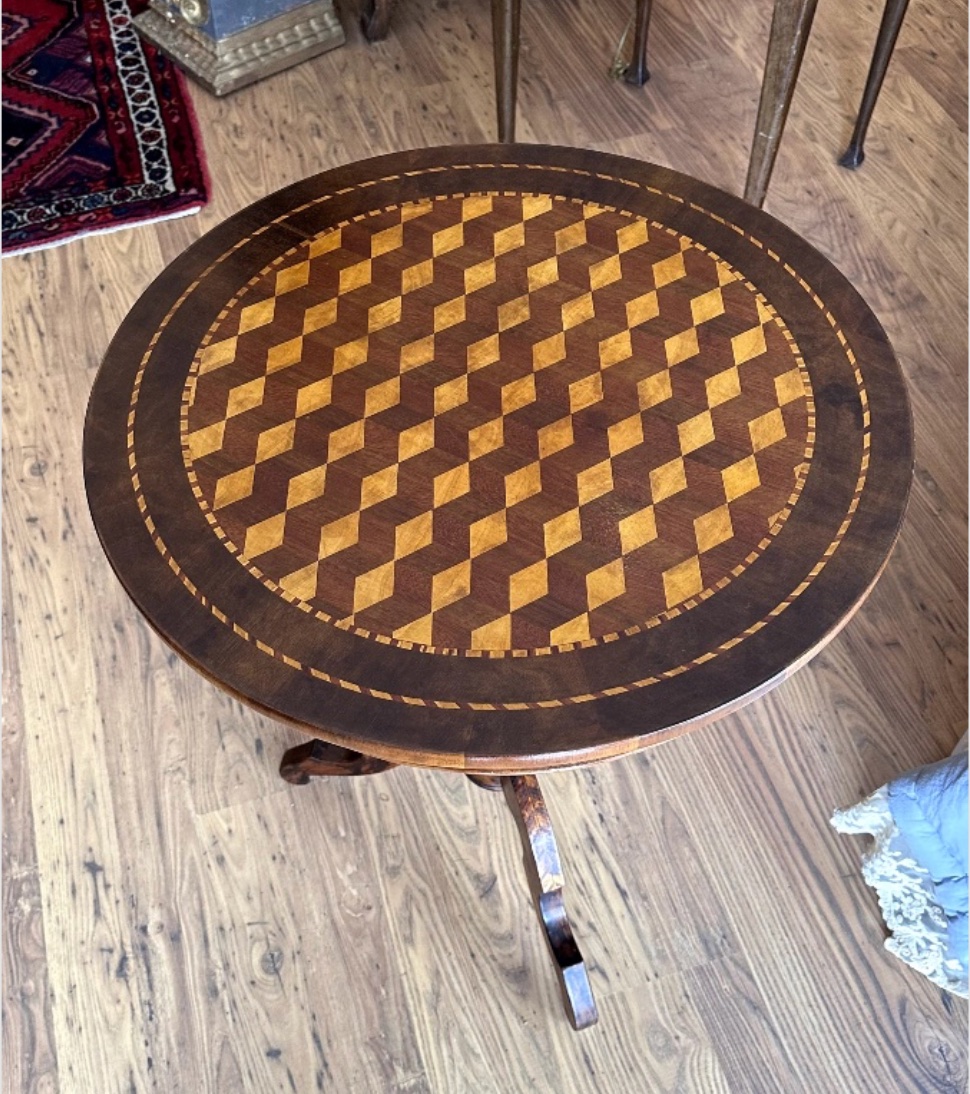 Tavolino Sorrentino rotondo in noce massello – Intarsi geometrici in acero e noce – Fine XIX -photo-2