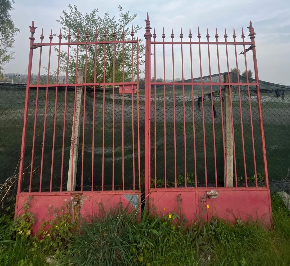 Cancello in ferro battuto primi ’900 con passaggio pedonale separato