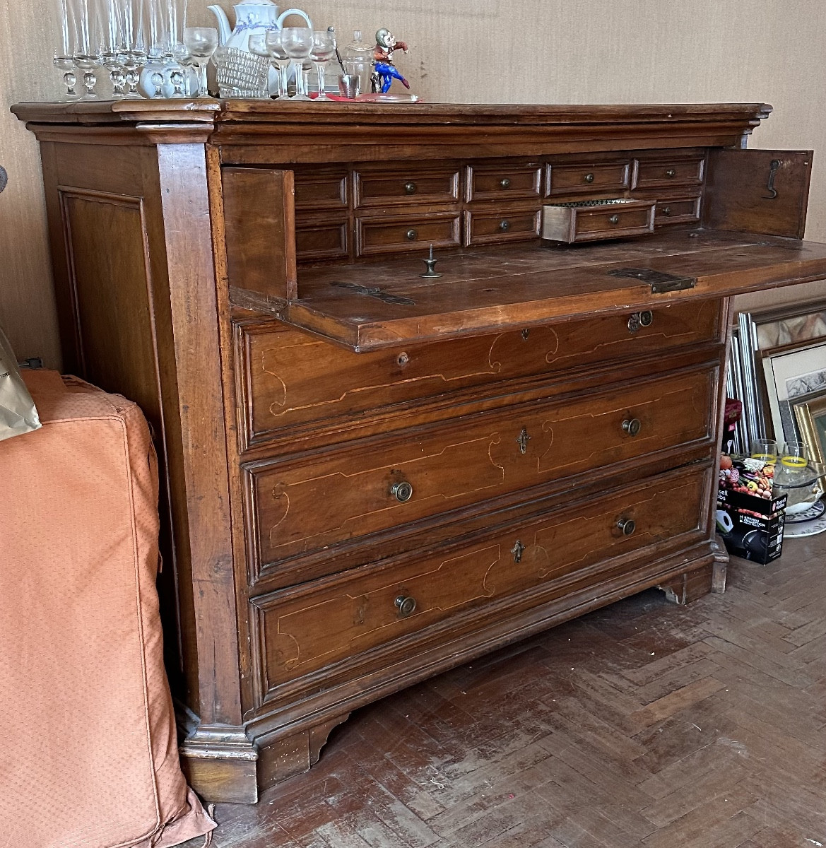 Canterano piemontese risalente alla fine del XVIII – inizio XIX secolo, realizzato in legno mas