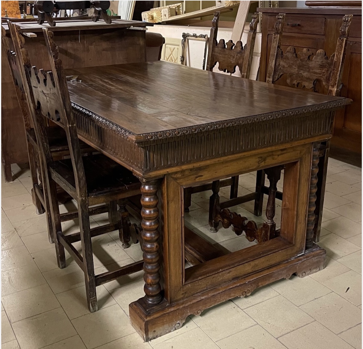 Tavolo toscano in legno massello con quattro sedie originali, databile alla fine del XIX secolo