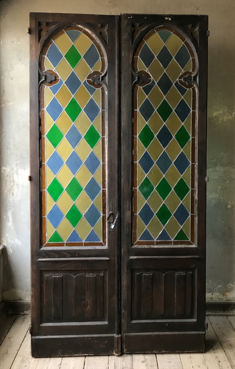 Porta vetrata raffinata con mosaico legato a piombo e telaio in rovere massello.