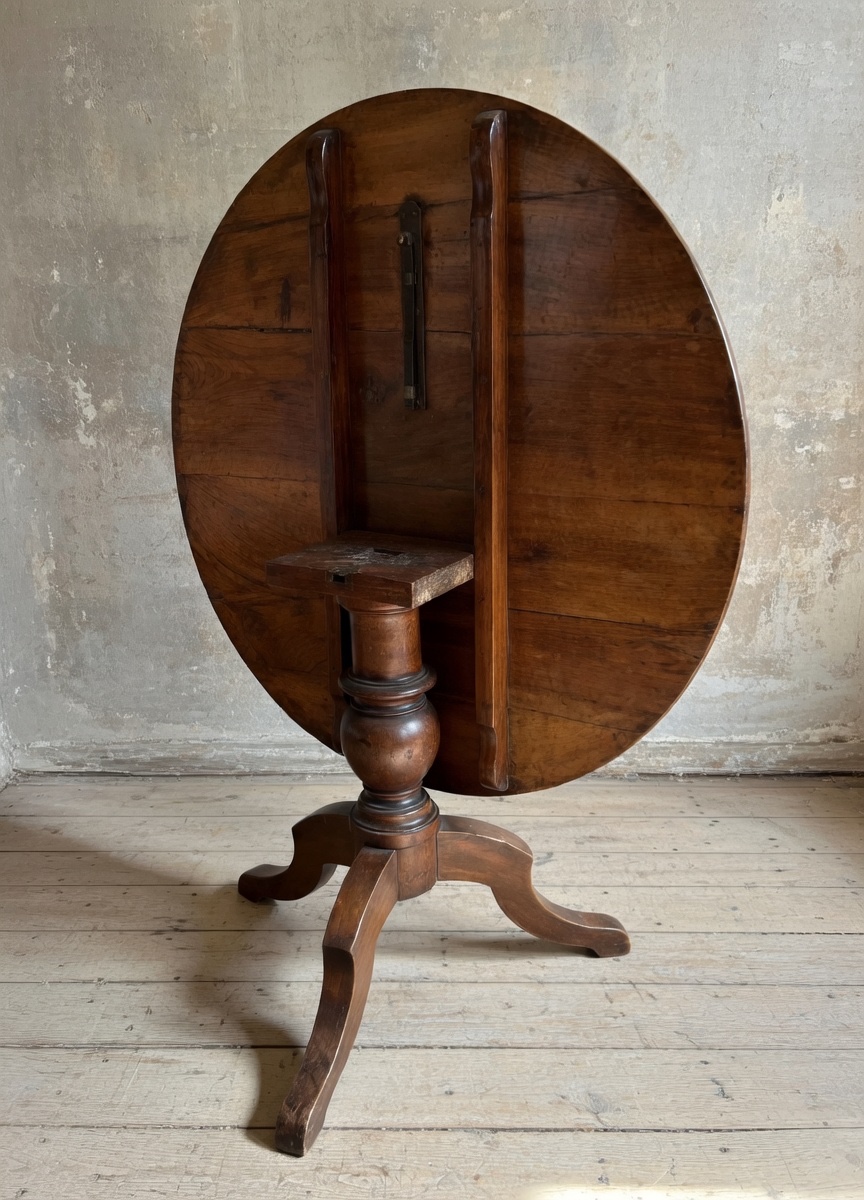 Tavolo a vela in noce – Fine ’800