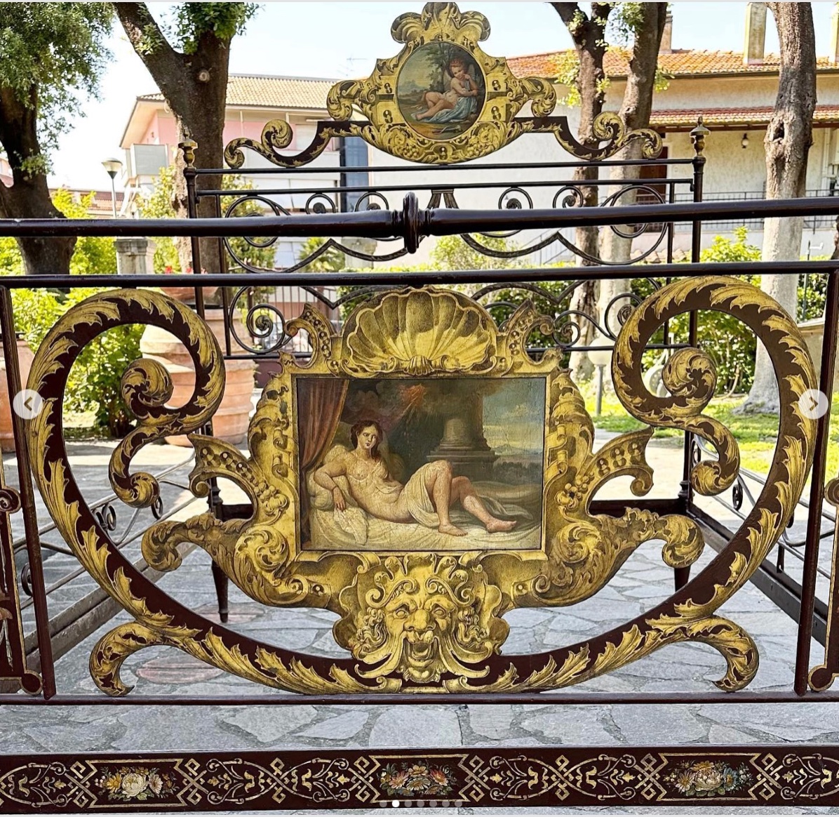 Letto matrimoniale senese in ferro, fine ’700 – primo ’800, con decorazioni originali.-photo-1