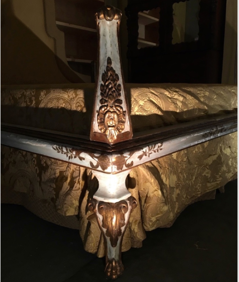 Letto italiano di fine XVIII secolo, realizzato in legno finemente laccato.-photo-3