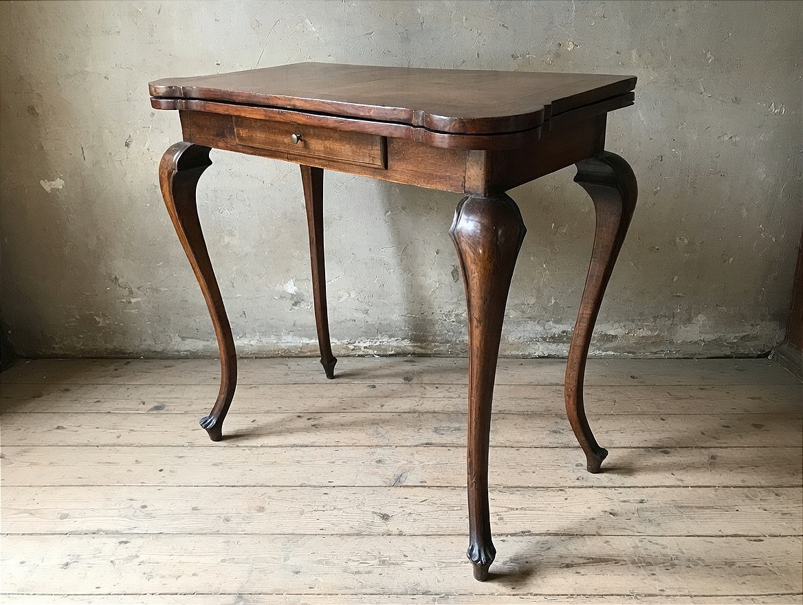 Elegante tavolino a libro di fine Ottocento