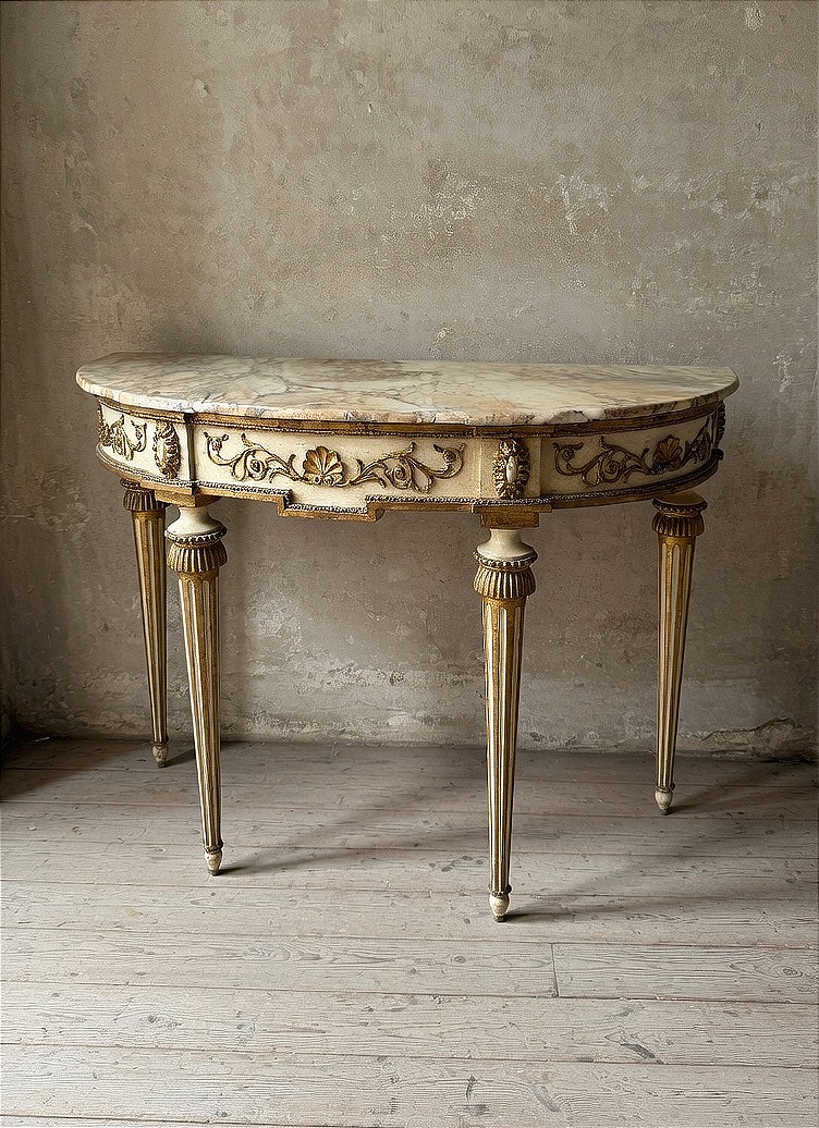Consolle demi-lune di manifattura italiana del XIX secolo