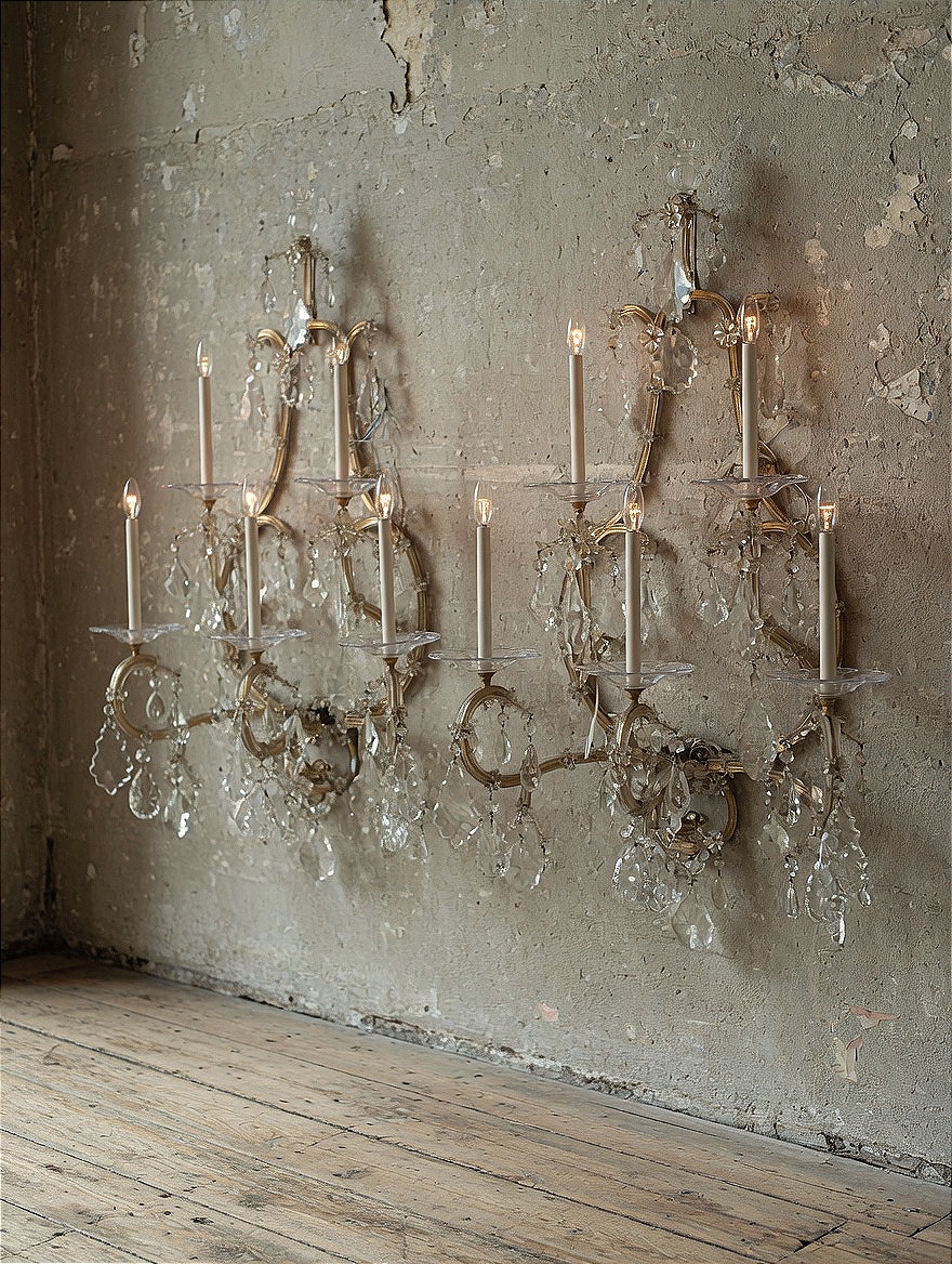 Coppia di appliqué a parete di manifattura austriaca.