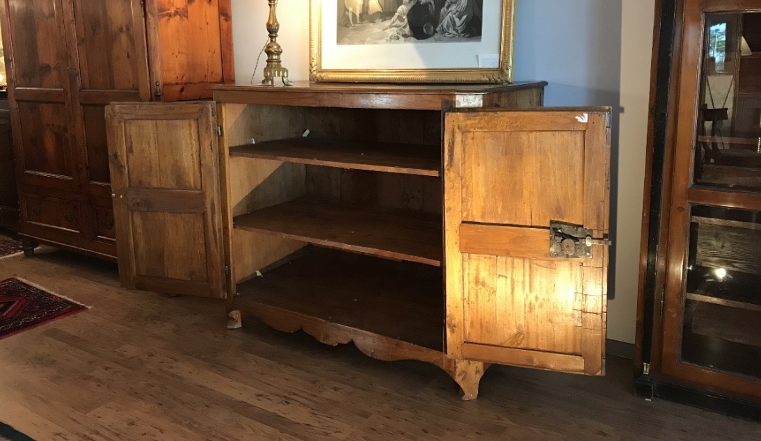 Credenza toscana realizzata in legno di gattice, databile alla fine del Settecento.-photo-2