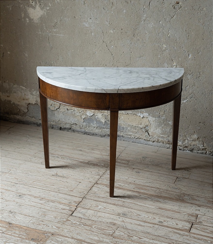 Consolle a mezzaluna in noce, risalente alla fine del XIX secolo