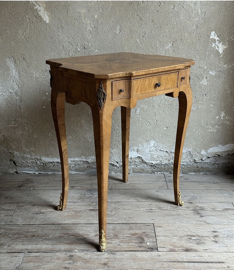 Tavolino Lastronato in Noce con Intarsi (Fine '800 - Inizio '900) 