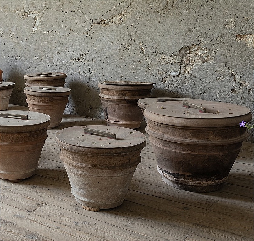Conca da olio in terracotta, Toscana, fine Ottocento.