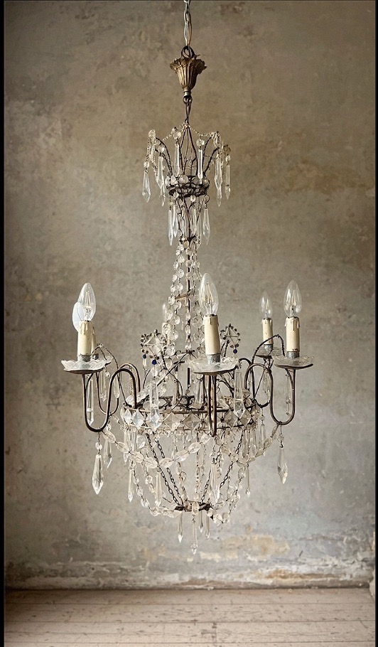 Lampadario in cristallo di manifattura ottocentesca,