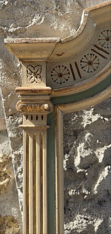 Cornice da specchiera in stile Luigi XVI, realizzata in legno intagliato e laccato-photo-2