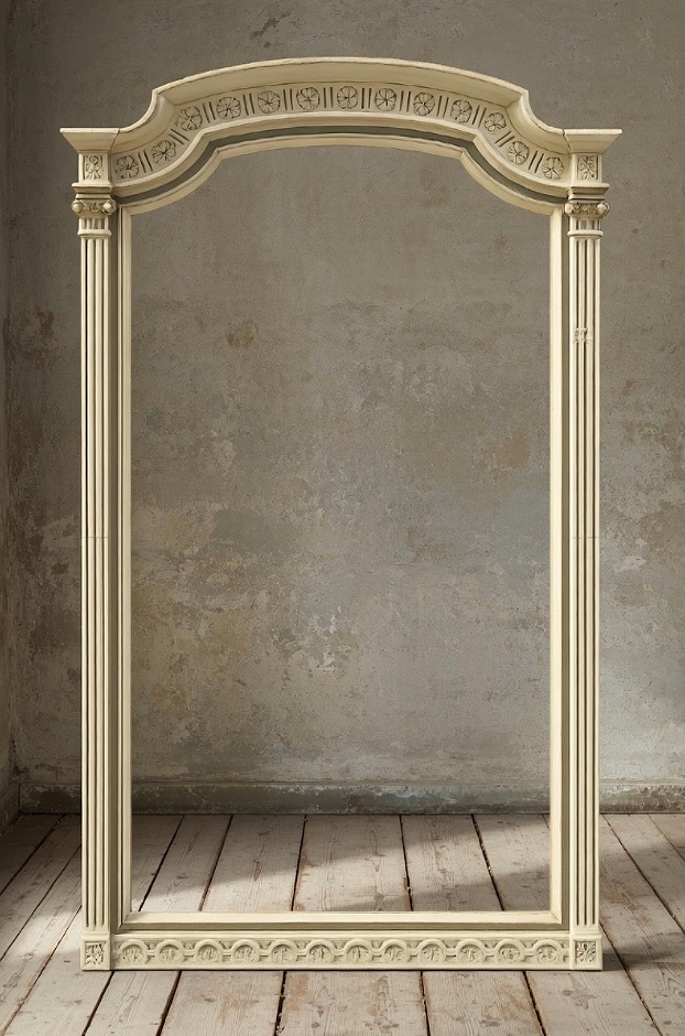Cornice da specchiera in stile Luigi XVI, realizzata in legno intagliato e laccato