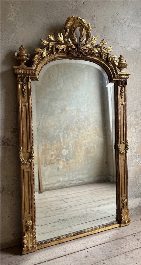 Specchiera da camino in legno intagliato e dorato, realizzata in stile Luigi Filippo XIX sec.