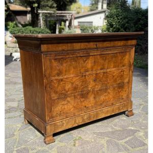 Antico comò in stile Louis Philippe, lastronato in radica di noce.