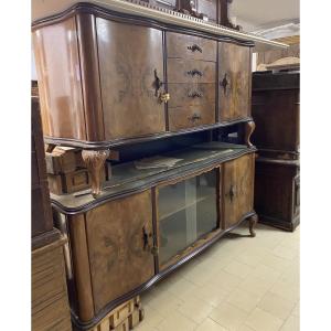 Credenza in radica di noce con fianchi mossi piano Ebanizzato con vetro sagomato. 