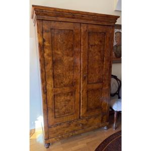 Armadio a due ante e un cassetto in massello di noce – Primo '900