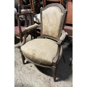 Elegante poltrona Luigi XVI del XVIII secolo in legno intagliato