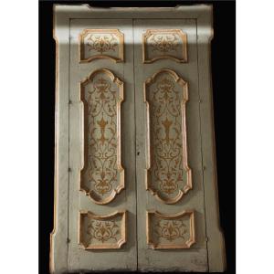 Porta antica, finemente decorata, di provenienza napoletana, periodo XVIII secolo.