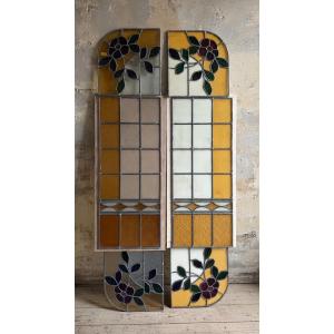 Coppia di vetrate Liberty in vetro colorato piombato, fine XIX - inizio XX secolo
