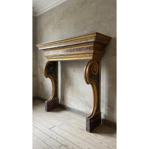 Cornice di camino toscana del XVIII secolo,