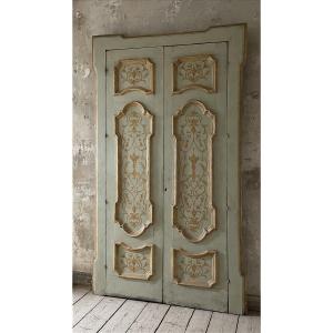 Porta antica con stipite e cardini originali, di provenienza napoletana, risalente al XVIII sec