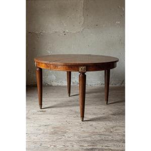 Tavolo ovale allungabile risalente alla fine del XIX secolo