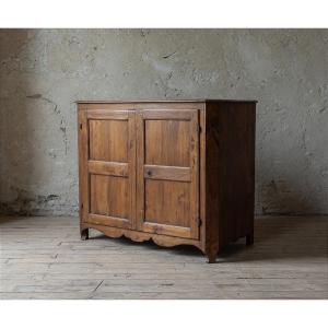 Credenza toscana realizzata in legno di gattice, databile alla fine del Settecento.