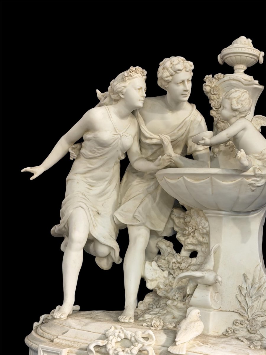 Gruppo scultoreo in biscuit – Scena galante alla fontana, XIX secolo-photo-2