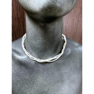 Ce Collier e perles  vous est offer gratuitement a l'achat d'un bijour jusq'au 31 decembre 2023.