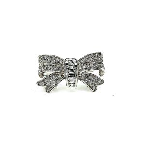 "Bague Or Blanc Trapez & Diamants : Élégance et Brillant Scintillant !"