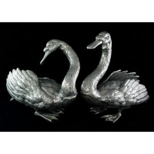 Important Pair Of Table Sculptures Depicting A Swan Couple