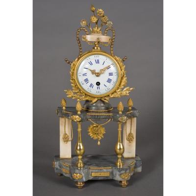 Petite pendule de chambre Louis XVI, Début XIXe Siècle