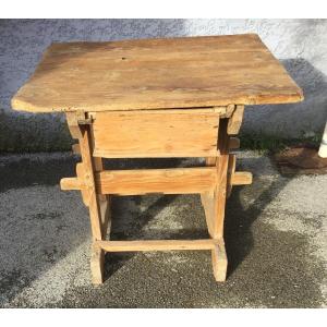 XVII Me Fir Table