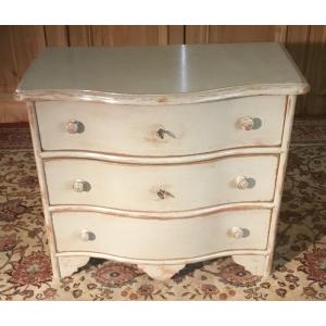 18th Century Curved Chest Of Drawers