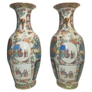 An Impressive Quality Pair Cantonese Famille Rose Medallion Vases 19th Century