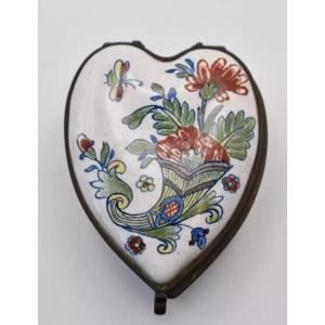 Antique Heart Shaped Glazed Ceramic Ware Dorotheenthal Germany 1710 - 1800