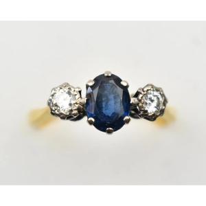Vintage 18k Yellow Gold Ring Set With Three Sapphire And Diamond Stones.