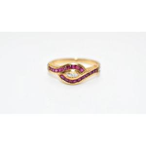 Antique 18ct Gold Set Ruby & Old Cut Diamond Crossover Cluster Ring Size: M