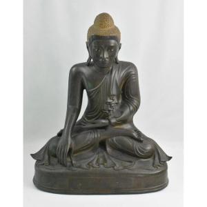 A Large Antique Bronze Mandalay Burmese Seated Buddha Circa 19th Century