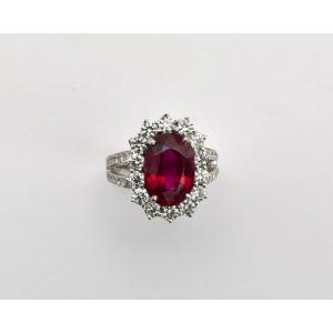 Vintage 18ct Gold Ruby & Diamond Oval Cluster Ring – 6.81ct Ruby 1.05ct Diamonds