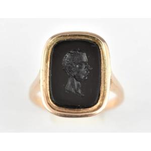 Victorian Solid 9ct Yellow Gold Black Onyx Pressed Cameo Signet Ring