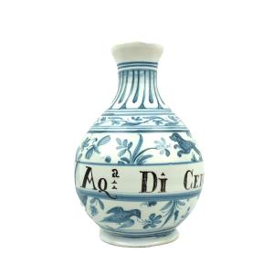 A Italian Faience Apothecary Ceramic Chemist Bottle Inscribed: Aq Di Greedri