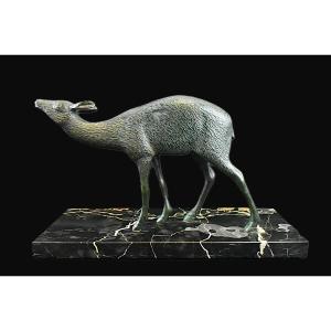 Art Deco Bronze Sculpture Of A Deer (doe) Mounted On A Black Marble Base