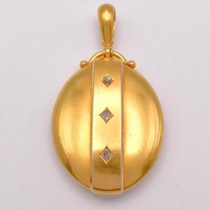 A Large Antique Victorian 18ct Gold Diamond Set Oval Locket Circa 1880
