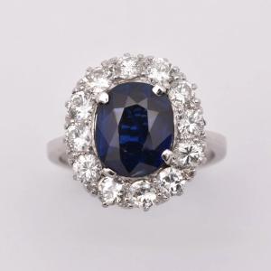 18ct White Gold Oval Claw Set Sapphire & Diamond Cluster Ring 2.5ct Size P
